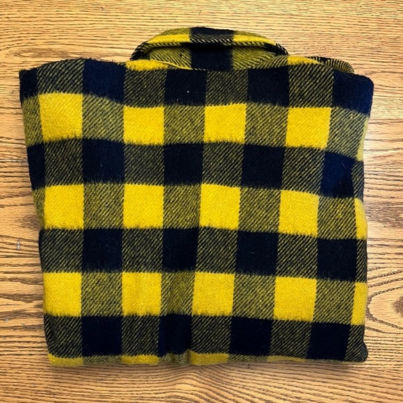 Grant Men’s Medium 100% Wool Button Down. - Picture 2 of 10